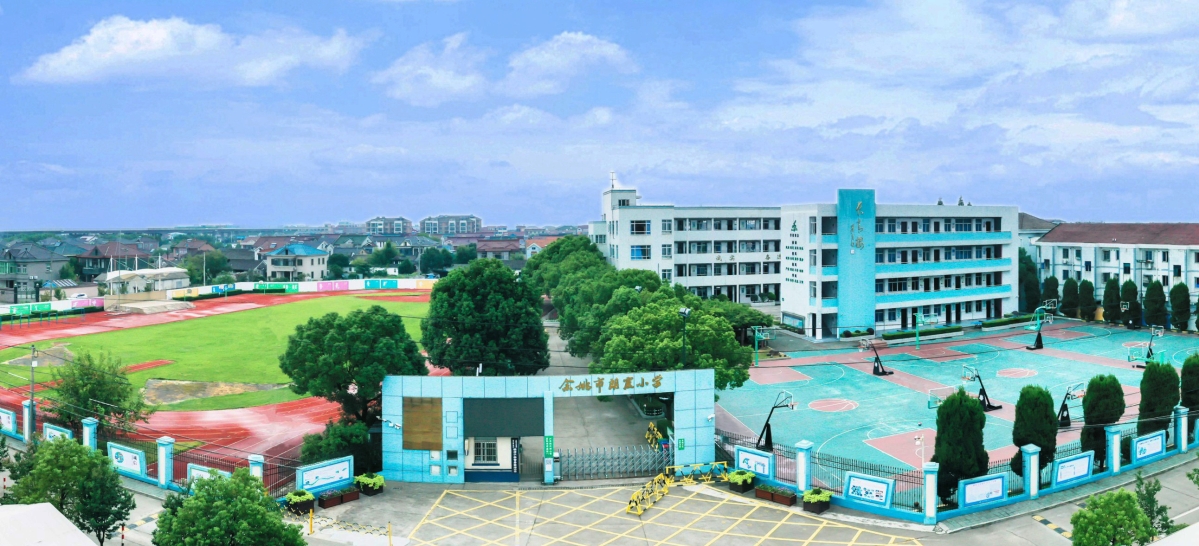 朗霞小學(xué)全景照片1.jpg